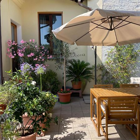 La Dolce Vita Lägenhet Intra Exteriör bild