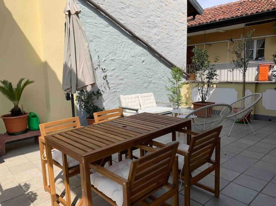 La Dolce Vita Lägenhet Intra Exteriör bild